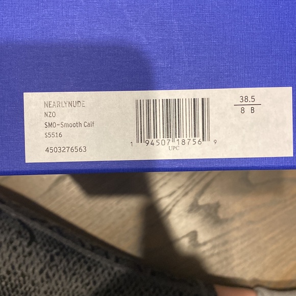 Worn once- wrong size! Stuart weitzman nude heels. Perfect for any occasion - Picture 2 of 7